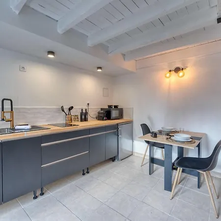 Apartment #iv 11 Aristide Briand - *