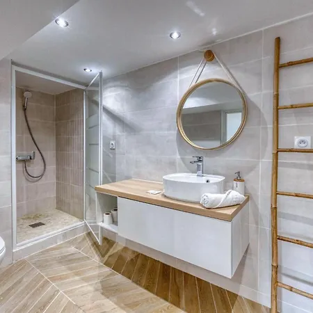 Apartment #iv 11 Aristide Briand - *