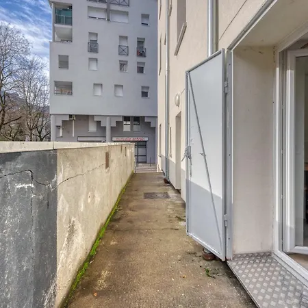 #iv 11 Aristide Briand - Apartment